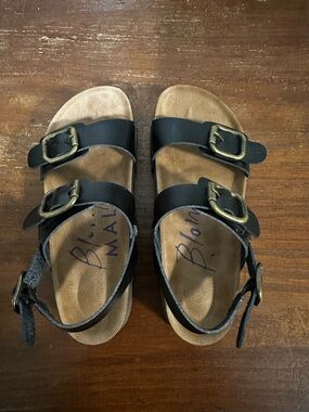 Black Triple-Buckle Women’s Sandals with Adjustable Straps